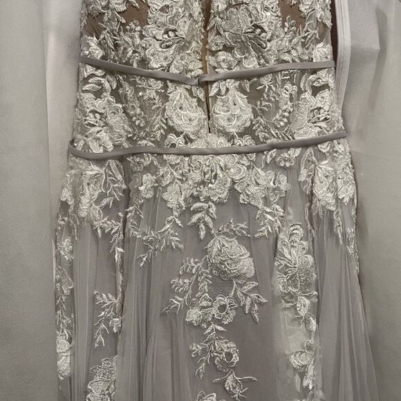 Elegant White Lace Evening Gown - Picture 9 of 13